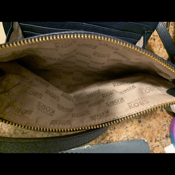 MK Small Crossbody purse - Picture 4 of 5